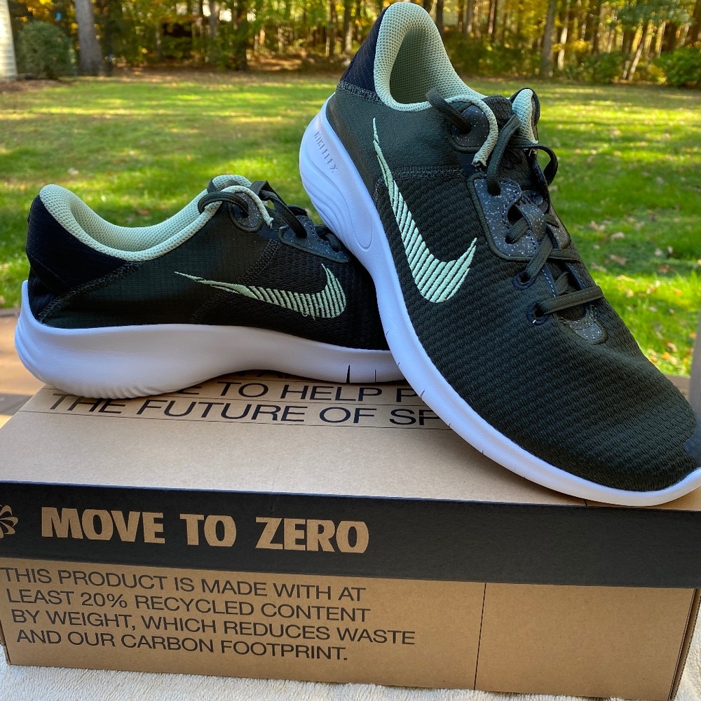 Nike Men's Sneaker. Green. Brand New! Size 12.